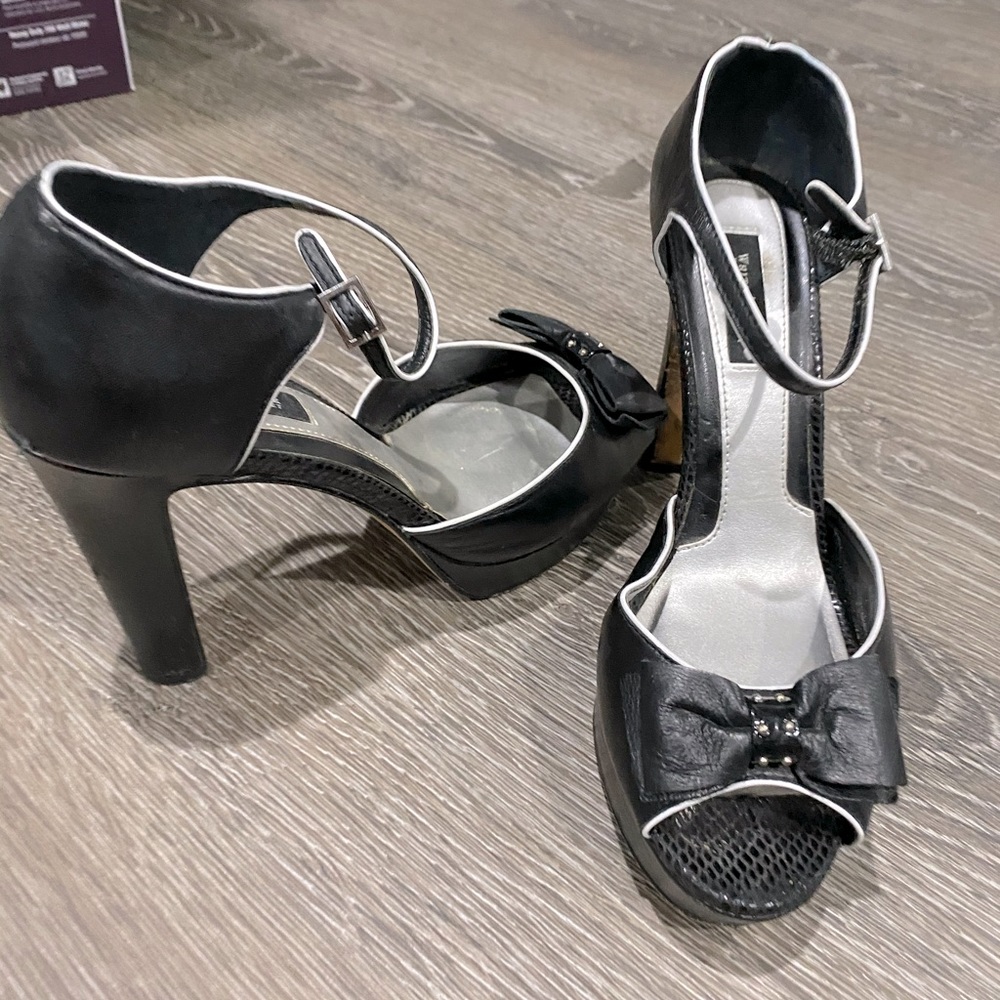White House Black Market Heel Pumps 8.5